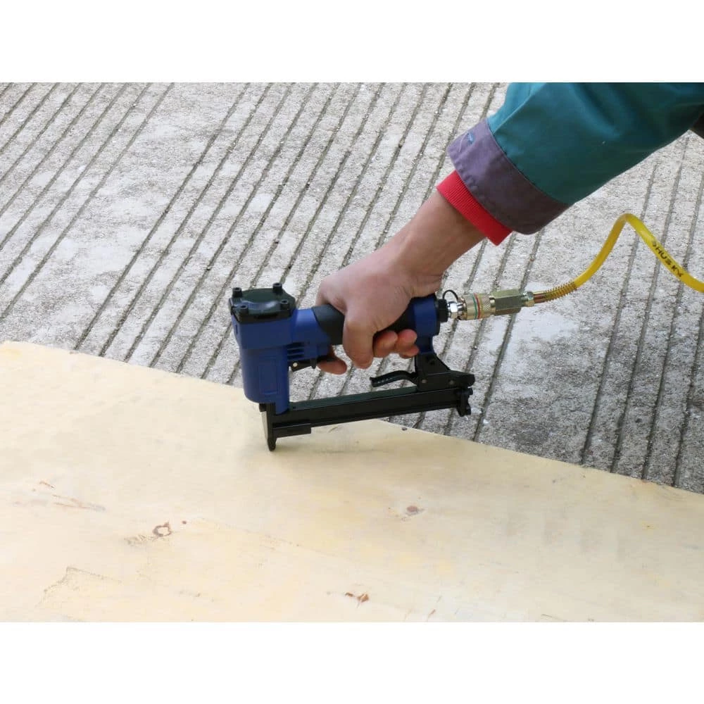 Husky 25 ft. Recoil Nylon Air Hose Kit 15-Piece 5 Husky 25 ft. Recoil Nylon Air Hose Kit 15-Piece - Image 3