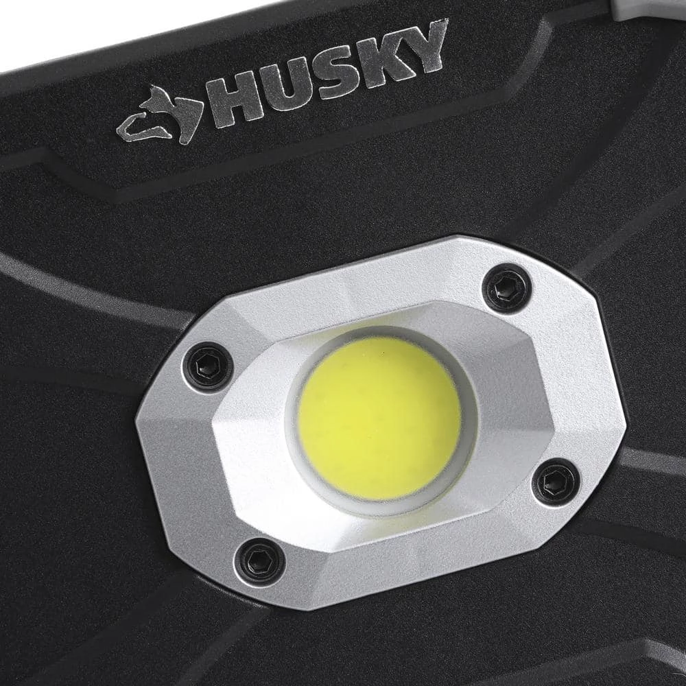 Husky 700 Lumens LED Utility Light 4 Husky 700 Lumens LED Utility Light - Image 4